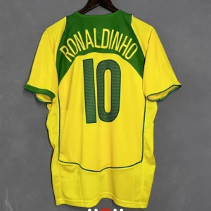 Någon intresserad av fotbollströjor - Har massa olika nya och använda i storlek XXS till M,, bara att höra av sig vid intresse 