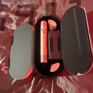 Dyson Airwrap Complete Long HS-05 - Never been used, I have receipt physical with garanti on it, can meet in Norway vestland and also ship to Sweden Danmark or Europe 