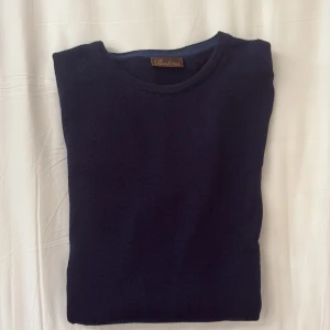 Crewneck Stenströms - En fräsch och snygg merinoulls crewneck från Stenströms! Bra skick, använd sparsamt