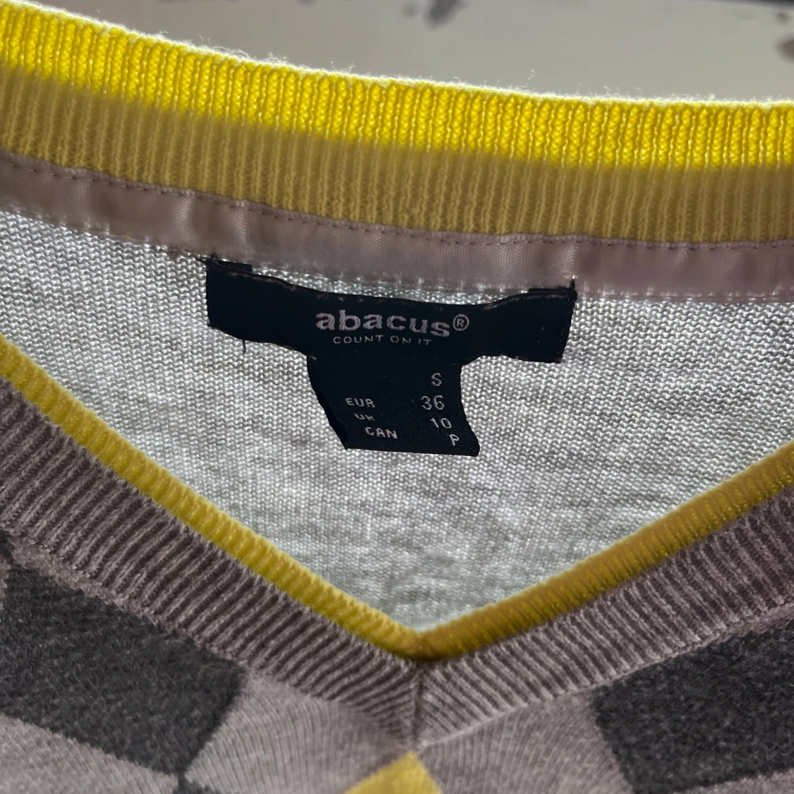 Grå rutig tröja från Abacus - 1