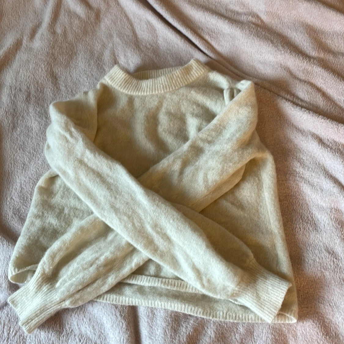 Beige stickad tröja från Neo Noir