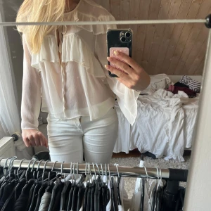 Jättefin blus  - Superfin blus från HM, man kan ha ett linne under om den är för genomskinlig❣️