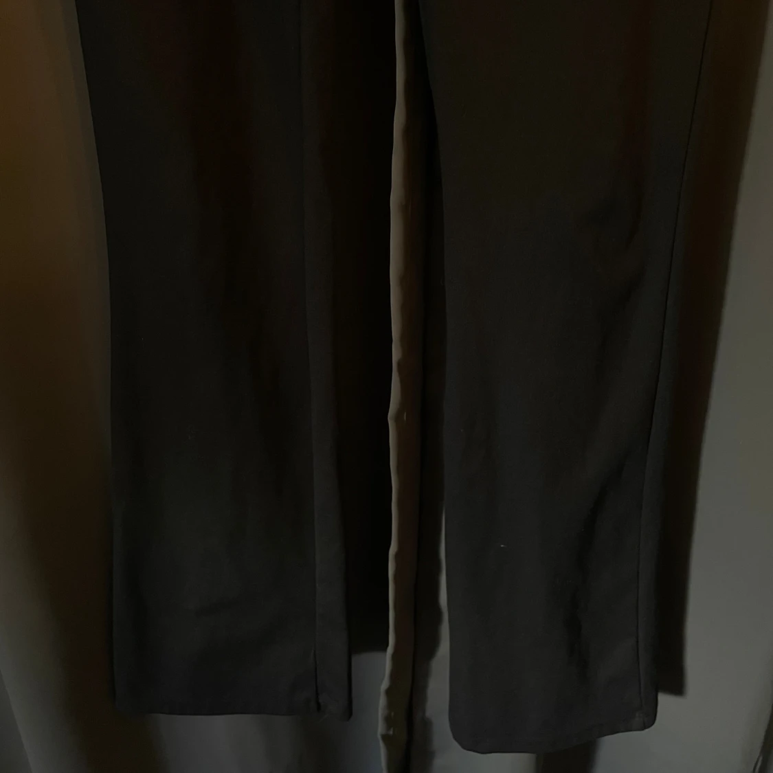 Svarta vida träningsbyxor - 1