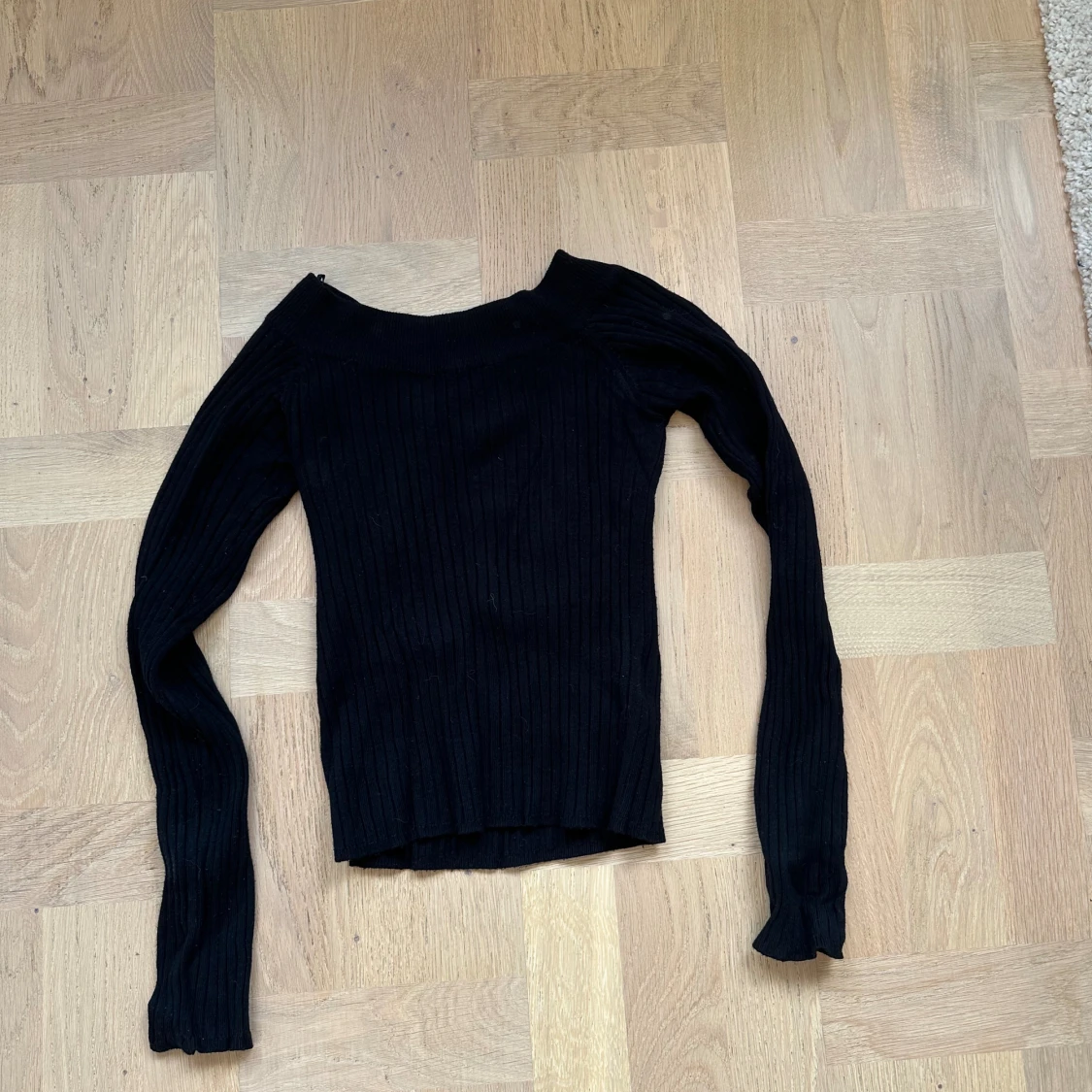 Svart ribbad tröja Gina Tricot 