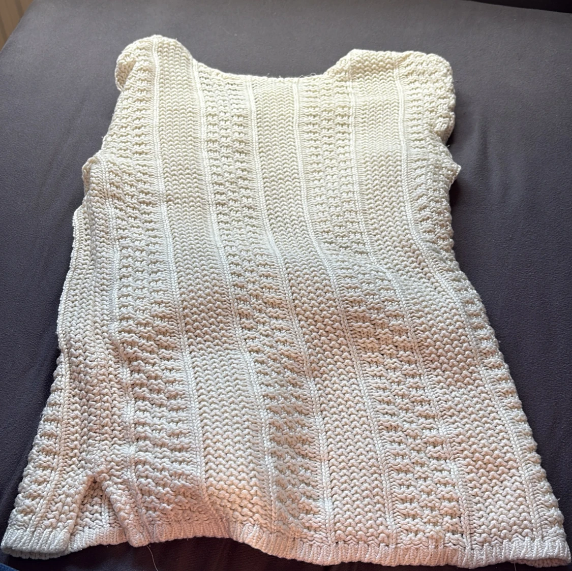 Vit stickad tröja med half zip - 1