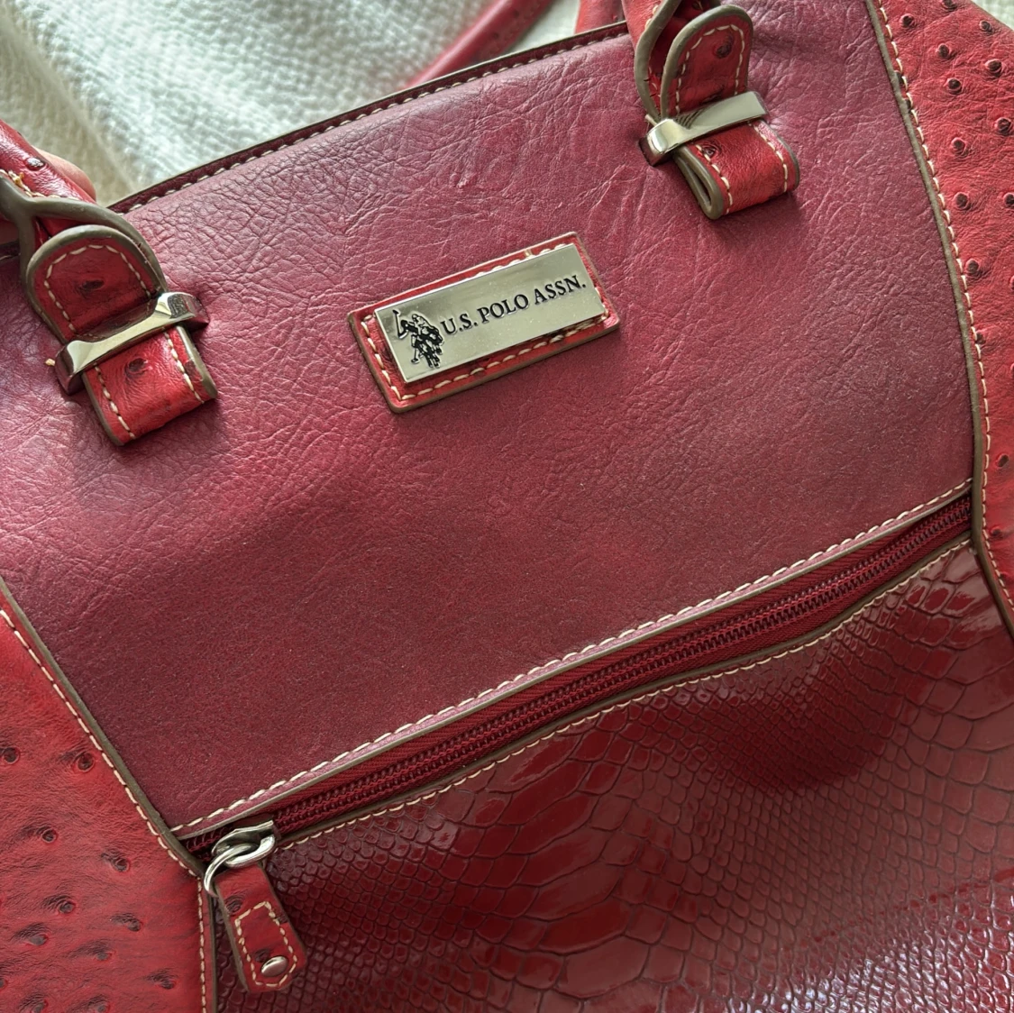 Röd handväska från U.S. Polo Assn. - 2