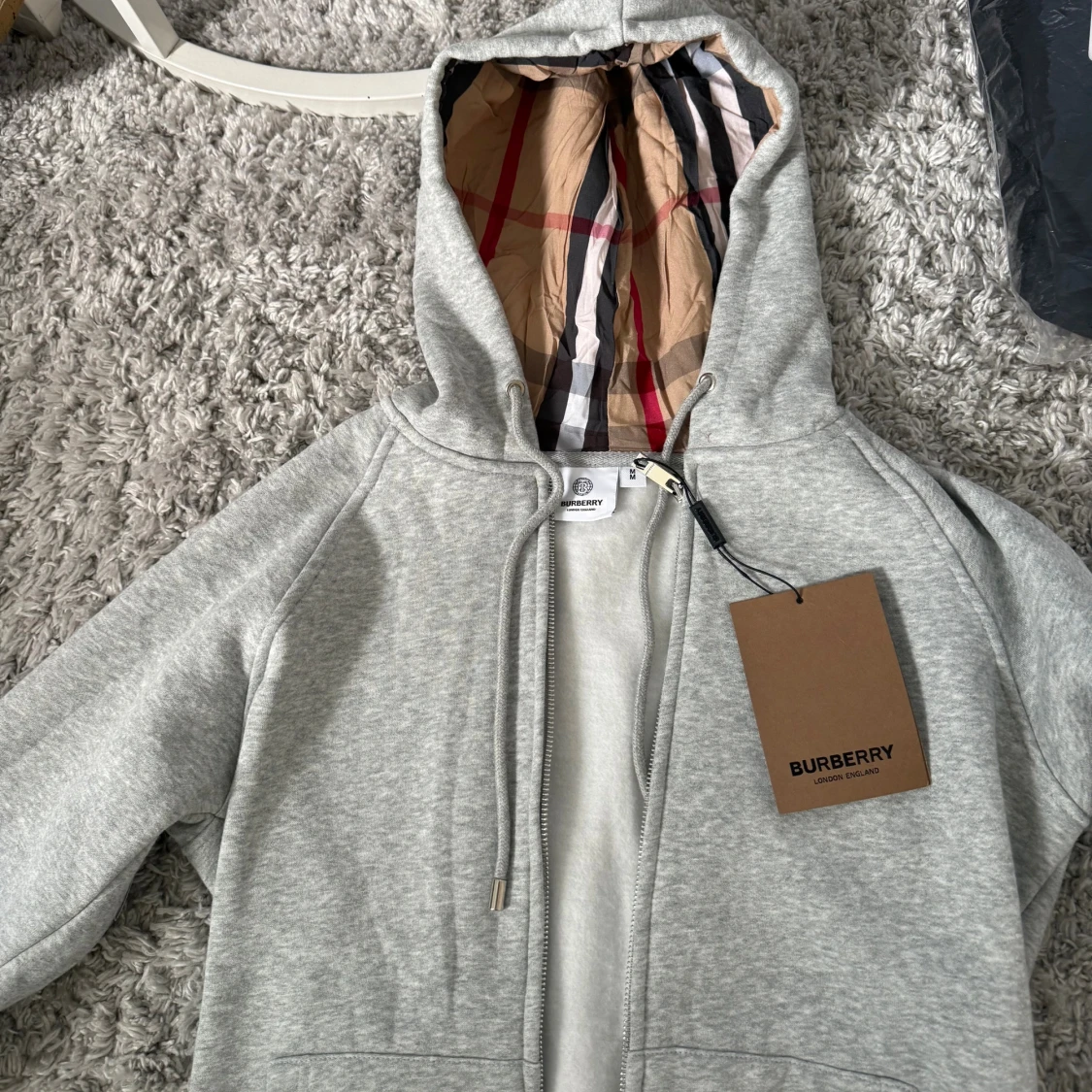 Grå hoodie från Burberry med dragkedja - 2