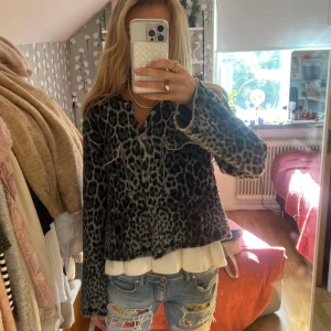 Leopardmönstrad kofta från Zara - Storlek S. Knappt använd💓💓