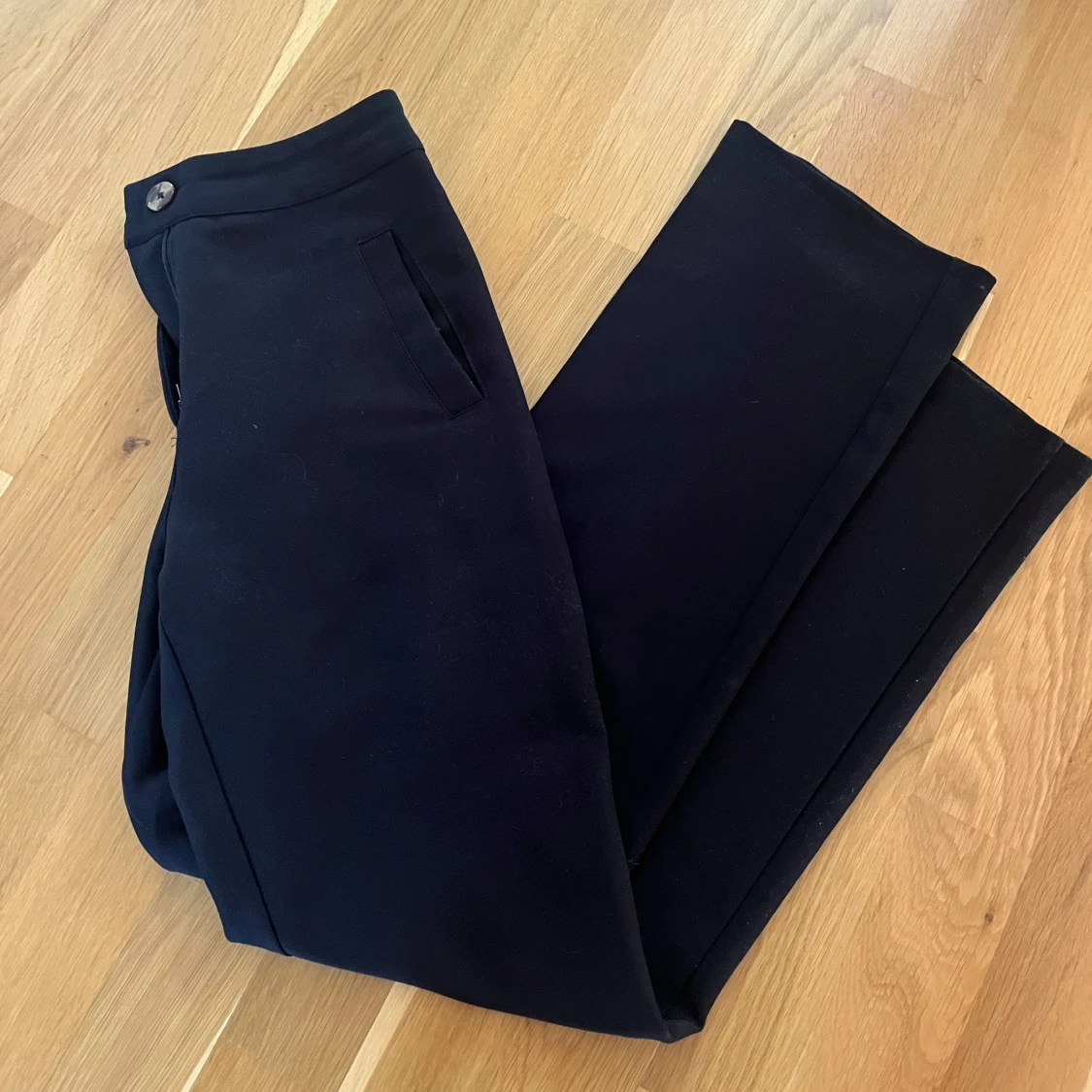 Svarta kostymbyxor med raka ben - 2