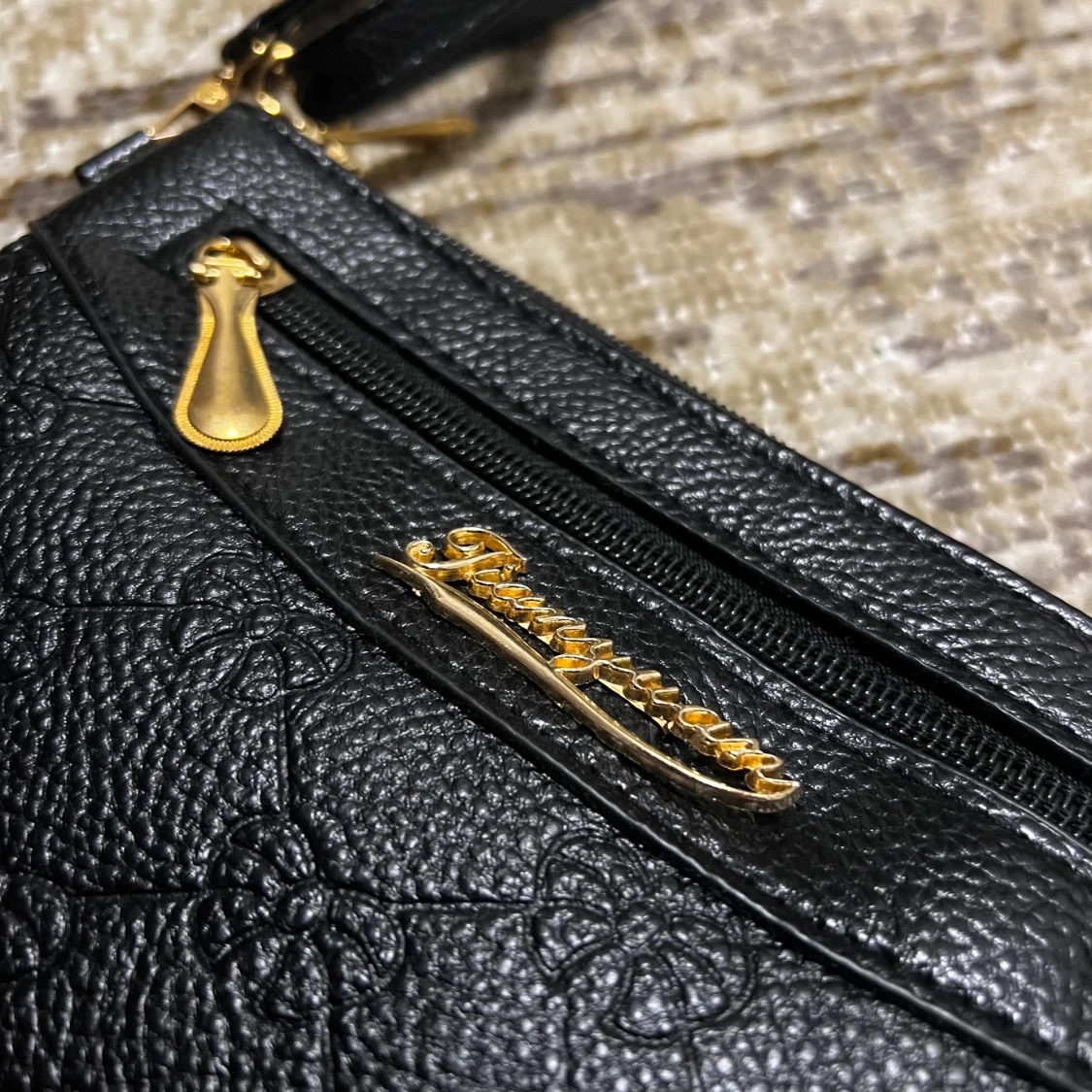 Svart axelväska  - 1