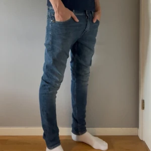 Tiger of sweden jeans - Säljer nu dessa sjukt snygga tiger of sweden jeans som har slim fit passform, de är i storlek W29 L32.