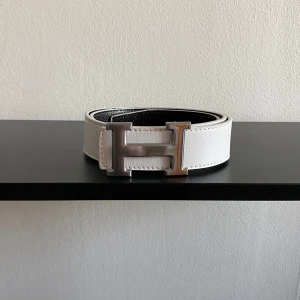 Herme’s bälte - Bälte med snygg och unik design. storlek 110 cm. Helt ny aldrig använt. Kan frakta eller mötas i Stockholm. Postar alltid under 24 timmar efter köpet. Skriv gärna för fler frågor eller bilder.