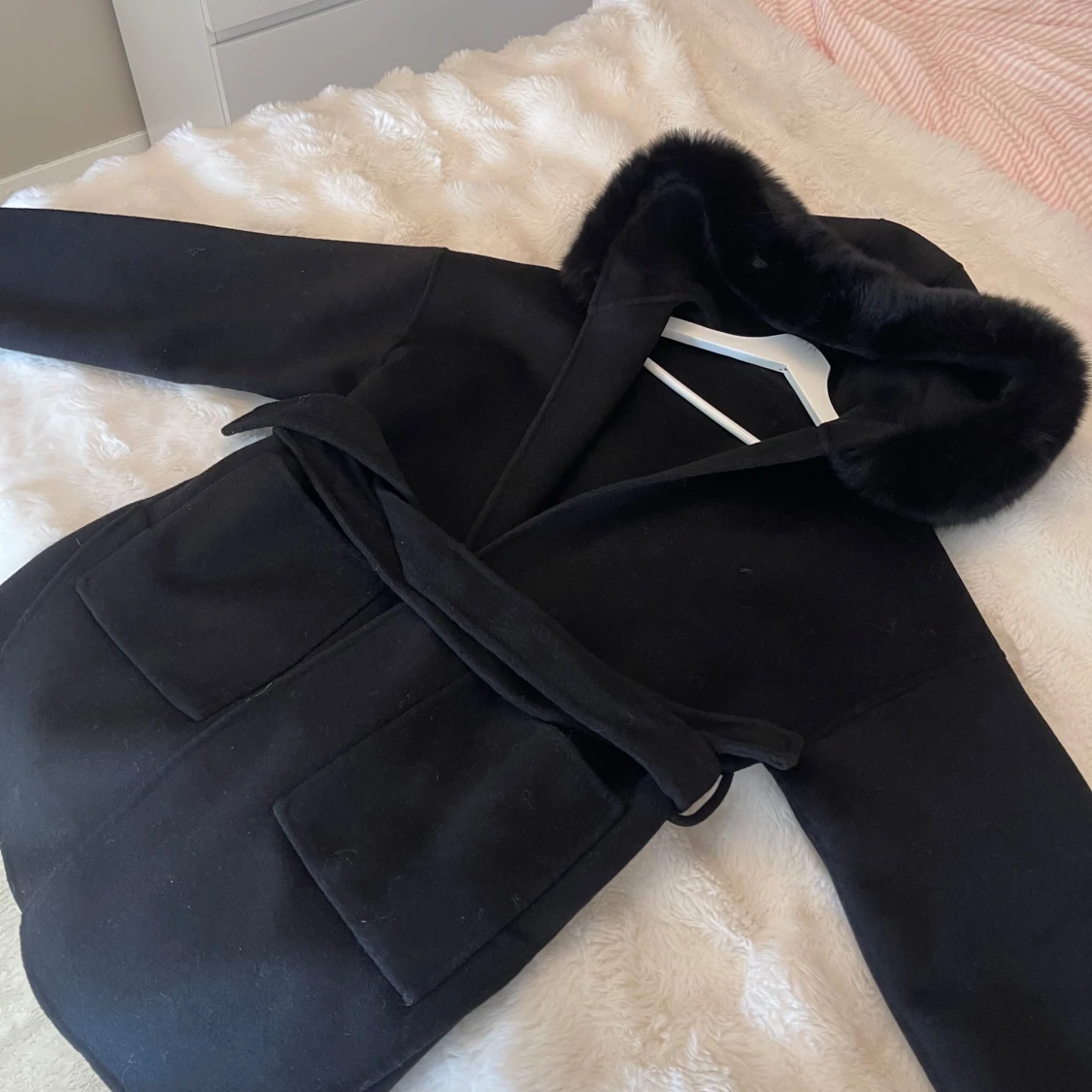 Svart kappa ifrån fur Stockholm  - 3