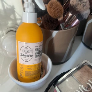 Sol de Janeiro hair leave-in - En helt oanvänd leave-in hair container i 210 ml. Luktar helt sjukt gott!! Endast testad en gång, så som ny!⭐️
