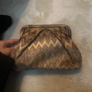 Beck söndergaard väska - Säljer nu min superfina Beck Söndergaard väska som jag inte använder längre. Använt ett fåtal gånger så skicket är som nytt🩷