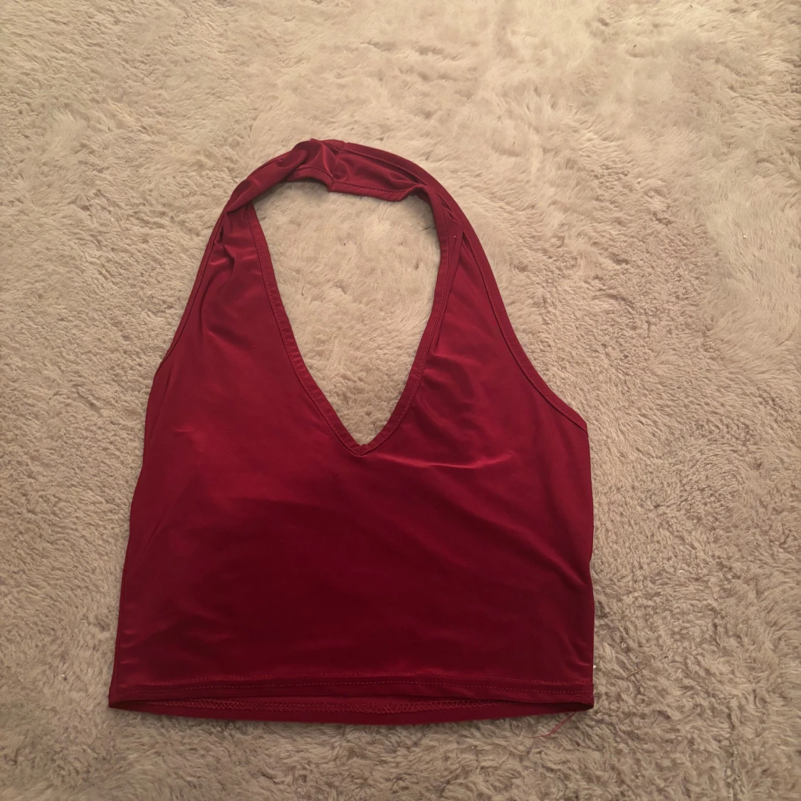 Röd halterneck topp från Boohoo