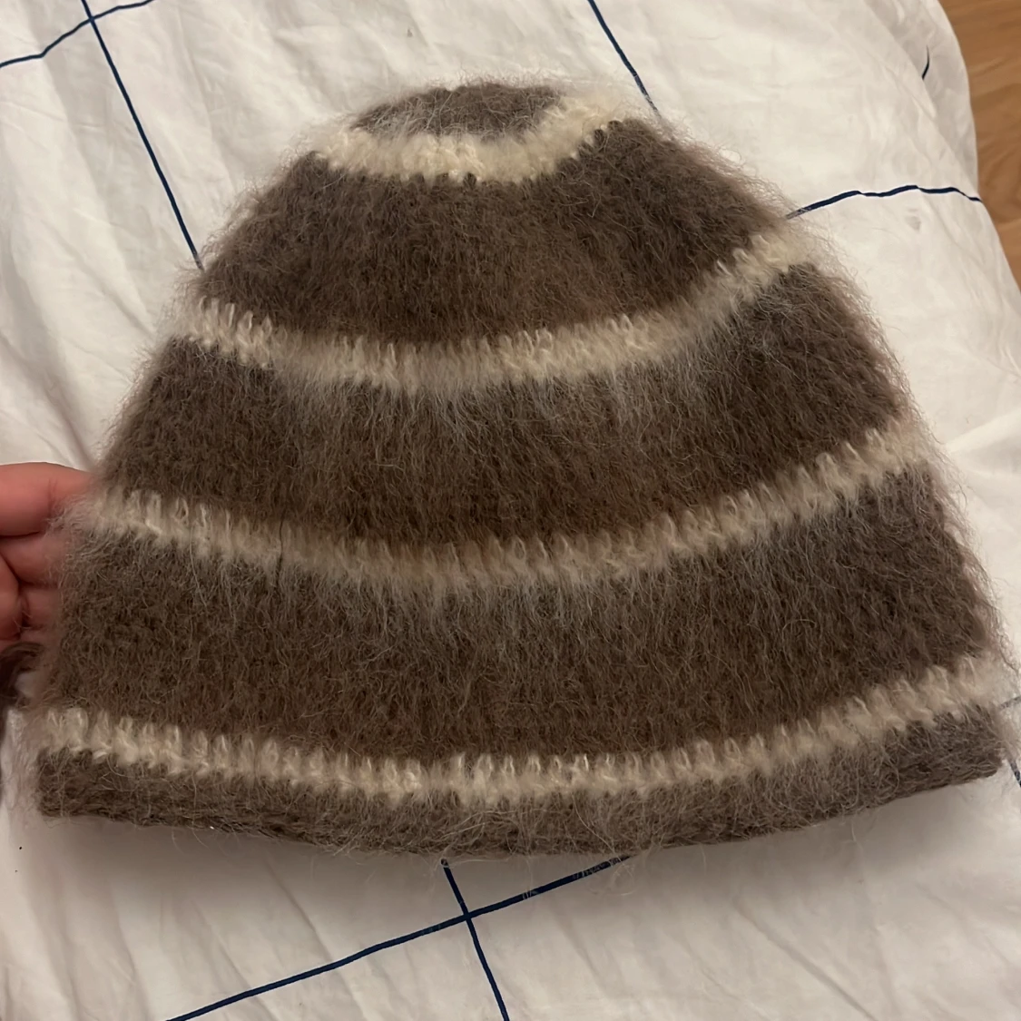 Fluffig mohair handgjord virkad mössa - 1