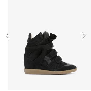 Isabel Marant skor  - Intressekoll på mina svarta skor från Isabel Marant, bra skick. Köpte de på Plick, har ingen äktenskapsbevis, därför dras det av från priset. Skriv för fler bilder