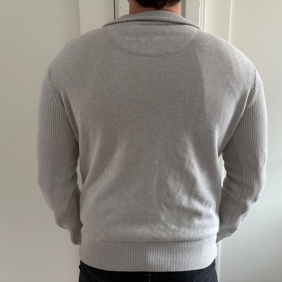 Stickad tröja med half zip - 1