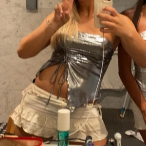 Metalic tubtopp - Skit snygg topp❤️‍🔥❤️‍🔥❤️‍🔥❤️‍🔥perfekt till tema fester🩷🩷😇😇😇