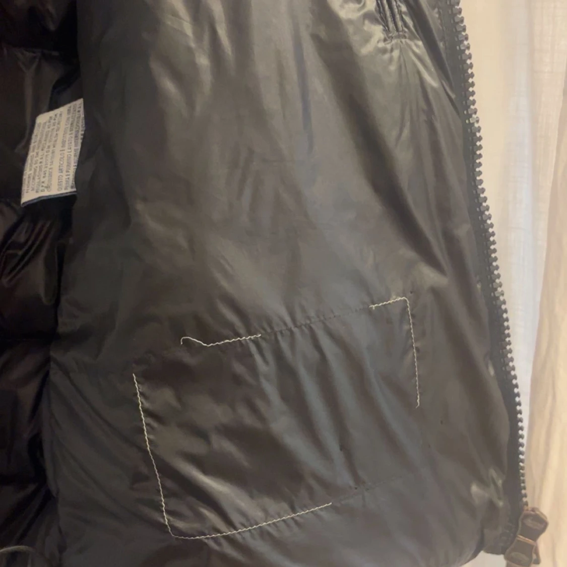 Svart Moncler dunjacka med huva - 3