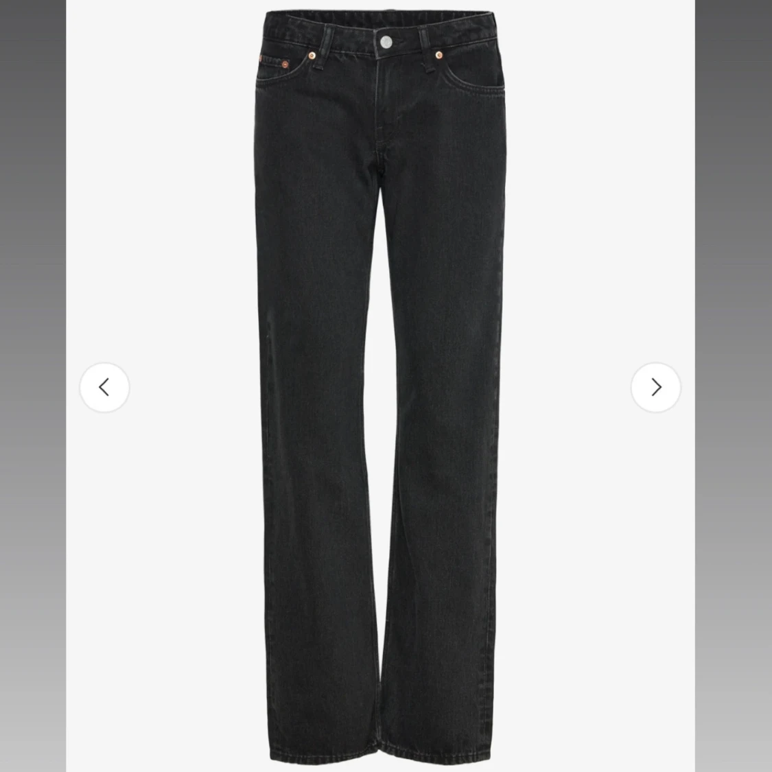 Lågmidjade Weekday Arrow Low Rise Regular Straight - 1