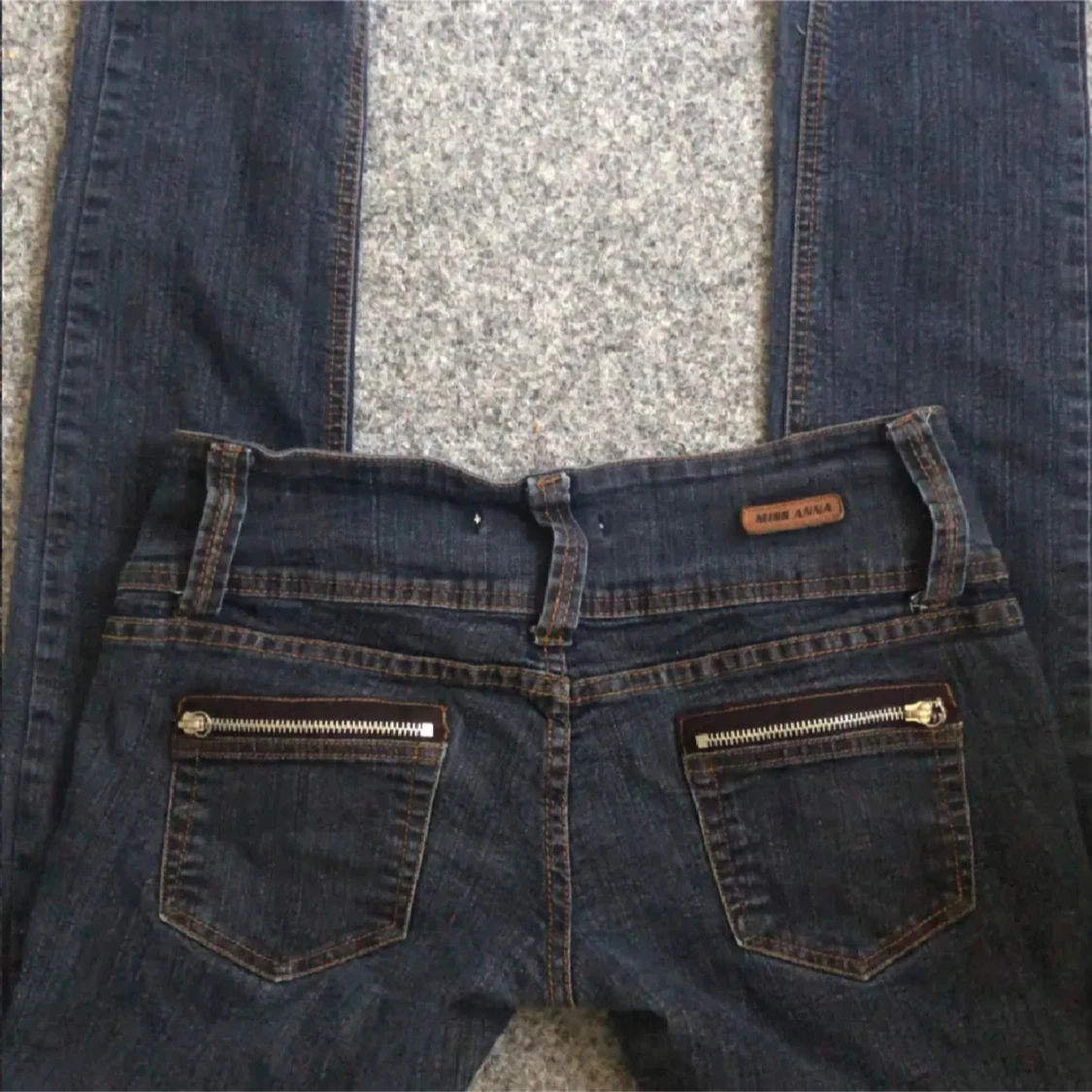 Mörkblå jeans från Miss Anna - 2