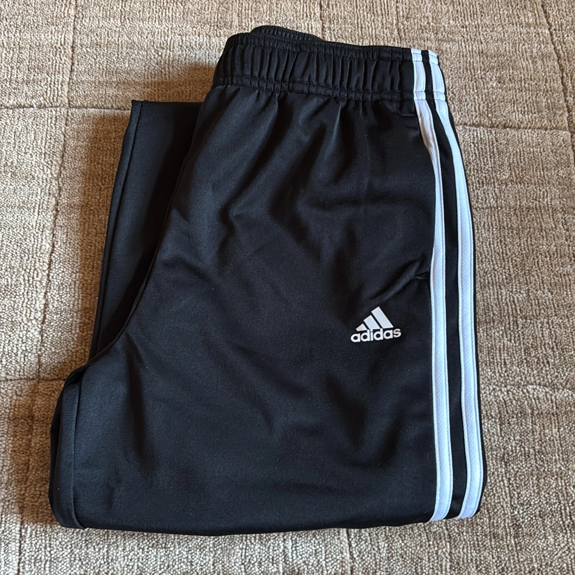 Svarta Adidas träningsbyxor Regular Fit