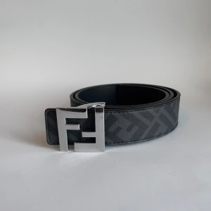 Fendi bälte - Säljer nu ett helt nytt Fendi bälte, för fler info det är bara att kontakta!💫