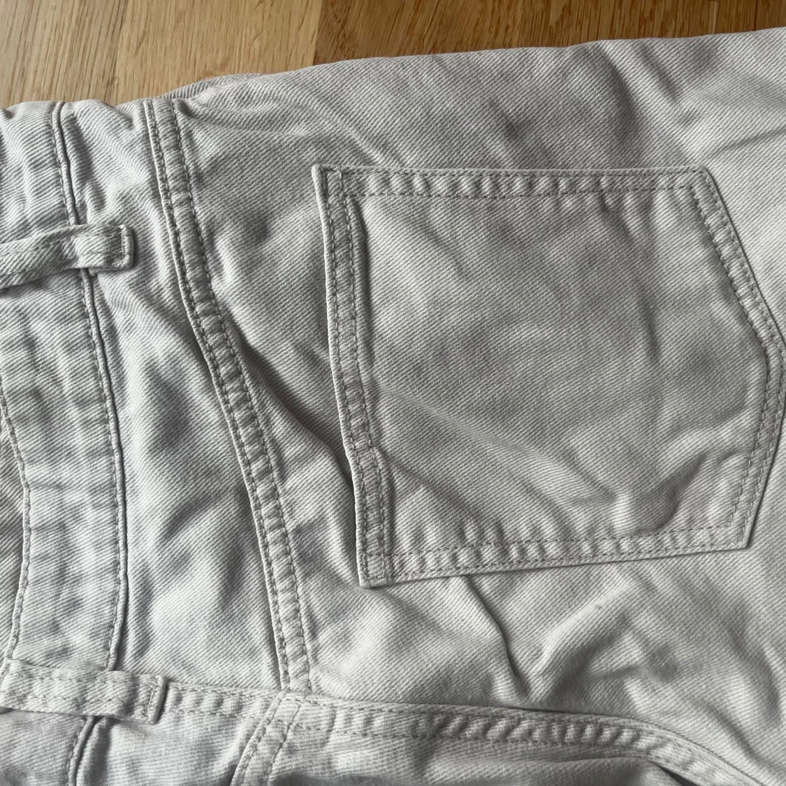 Beiga cargopants från HM, stl 36 - 1