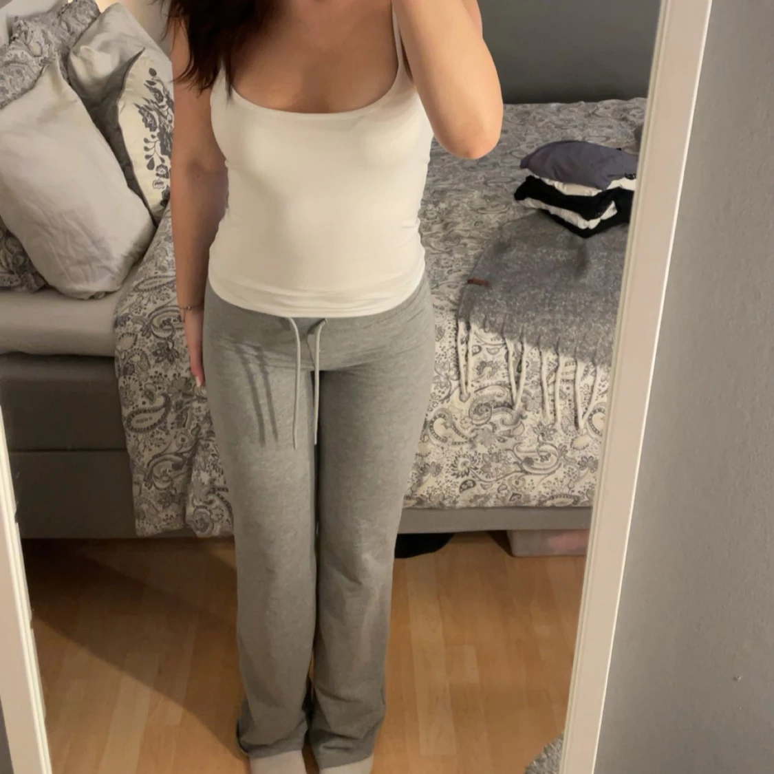 Grå lowwaist mjukisbyxor