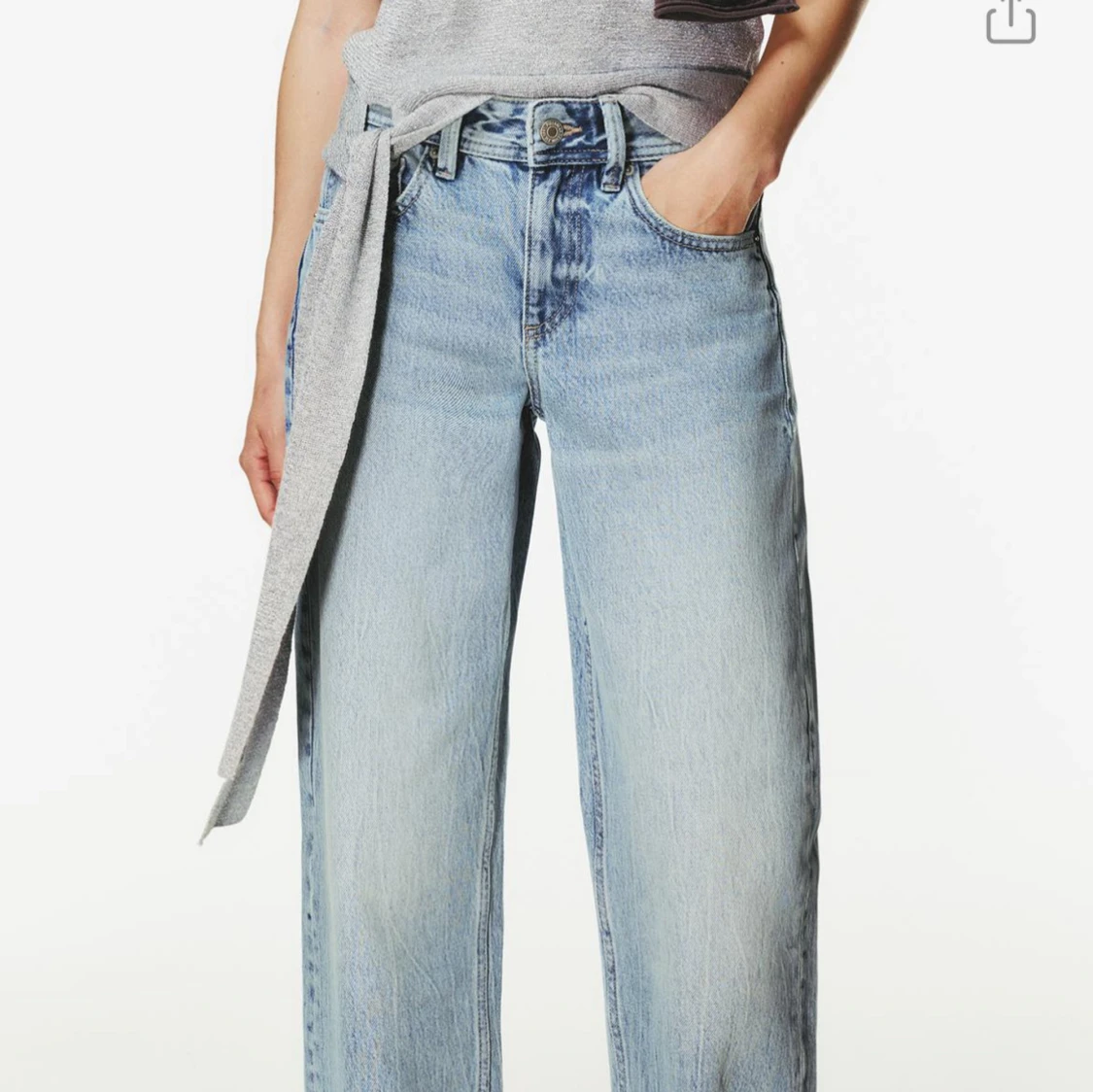 Ljusblå lågmidjade jeans från Pull&Bear - 1