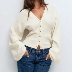 Gina kofta - Slutsåld kofta ifrån Gina helt oanvänd köpte två storlekar 