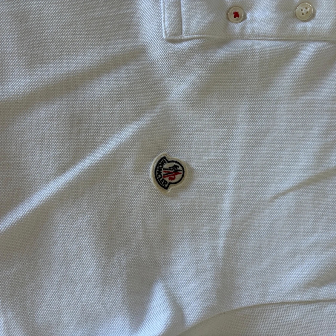 Vit Moncler pikétröja  - 2