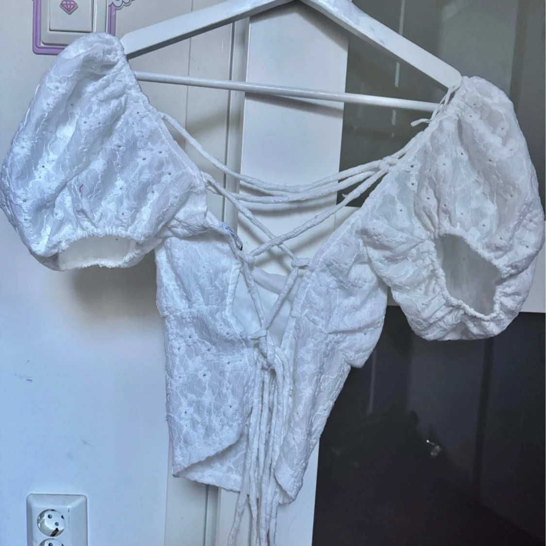 Vit spetsblus med puffärm från Zara - 2