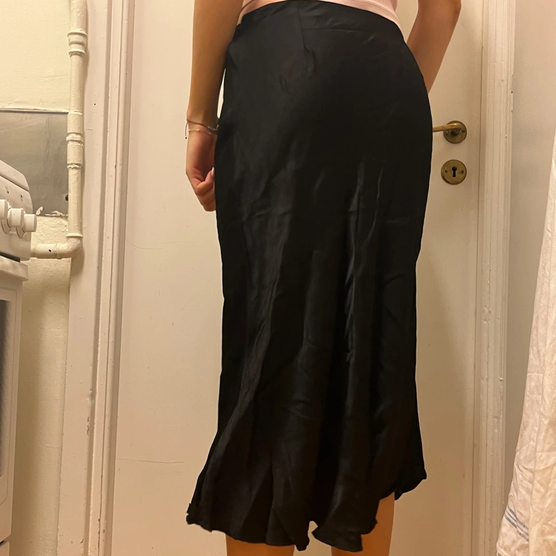 Svart Satinkjol  - 2