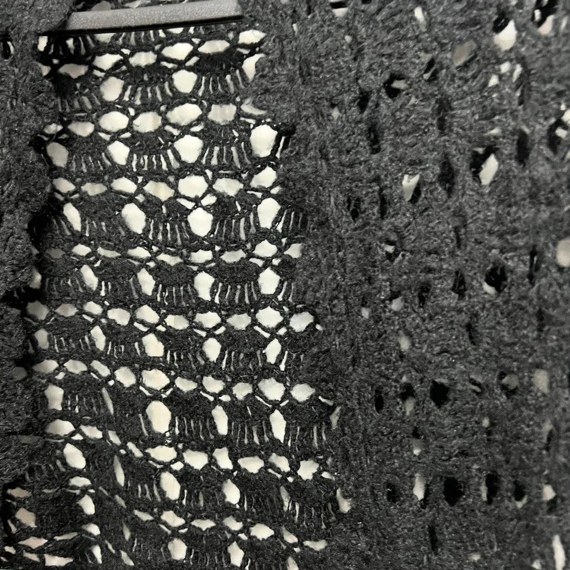 Svart virkad halsduk från Emalj - 1