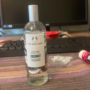 Body mist - Body mist från the bodyshop i doften coconut. Säljer då den inte kommer till användning.