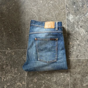 Nudie jeans  - Nudie jeans I bra skick. Modell, lean dean (slimfit). De är i Strlk W33 L32. Bara att skriva vid frågor och funderingar! 