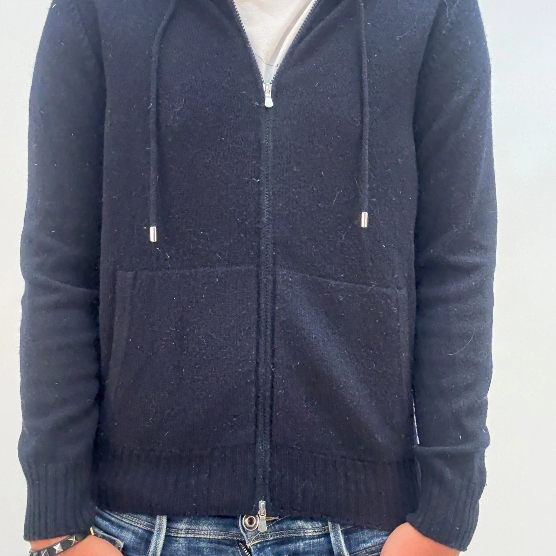 mörk bli stickad hoodie med dragkedja