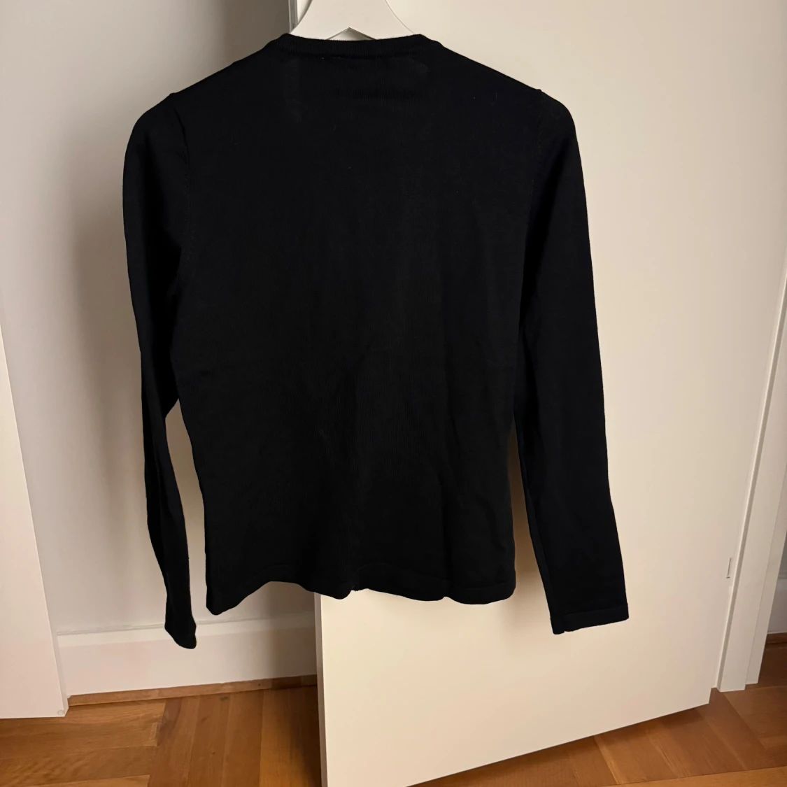 Svart kofta från Saint med knappar - 2