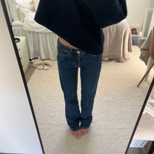 Low waist BIKBOK jeans - Jeans från BIKBOK, köpta för några år sedan men i fint skick. Low waist straight, så snygg passform. Kontakta vid frågor eller fler bilder😇🤍