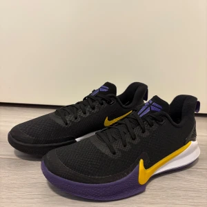 Nike basketball shoes - NIKE MAMBA FOCUS Malli: AJ5899-005 Koko: 40 Ovh: noin 120e  Postitus/nouto  koripallokengät kobe bryant lebron james lakers