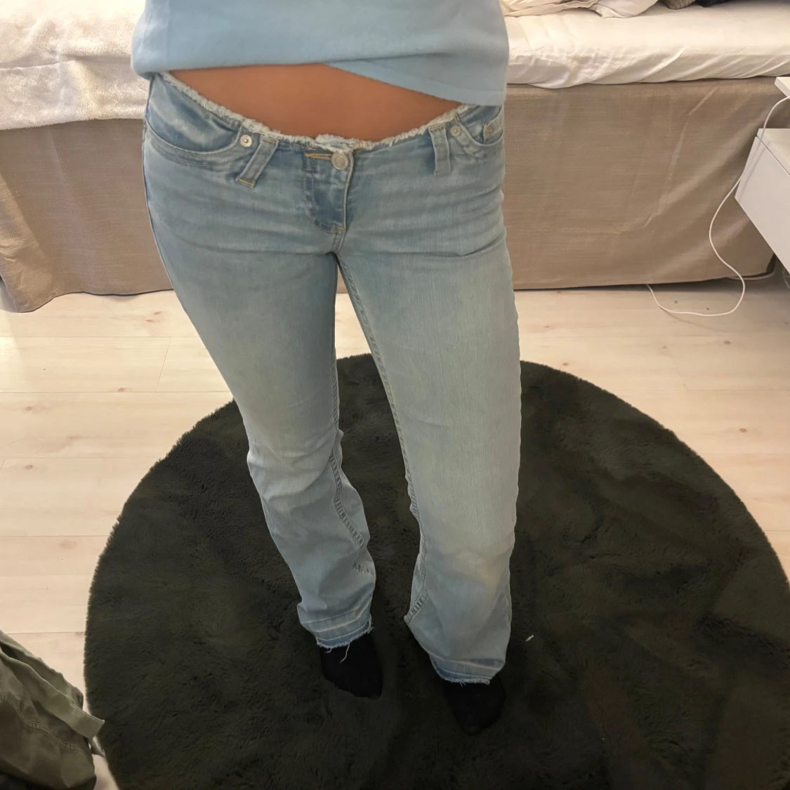Ljusblå low waist jeans