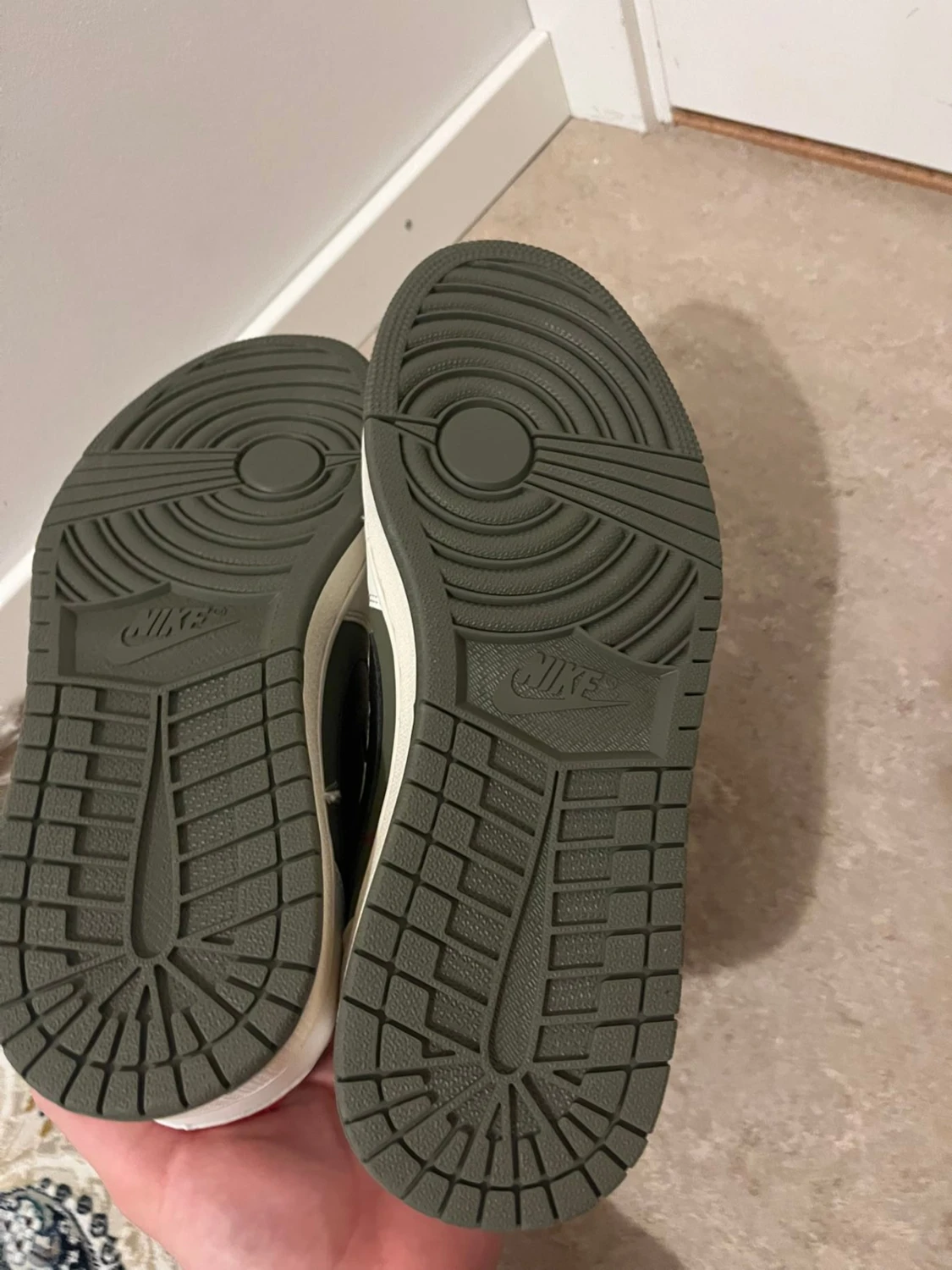 Nike Air Jordan 1 Low Travis Scott Olive - 1