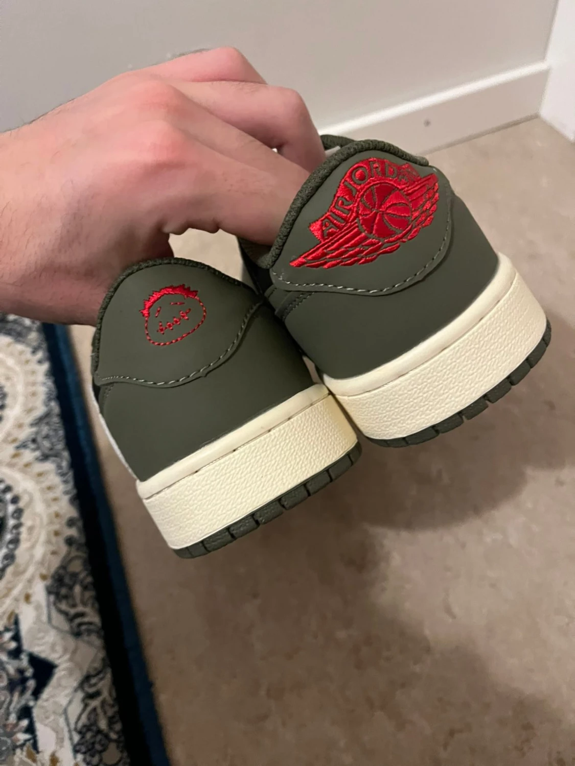 Nike Air Jordan 1 Low Travis Scott Olive - 1