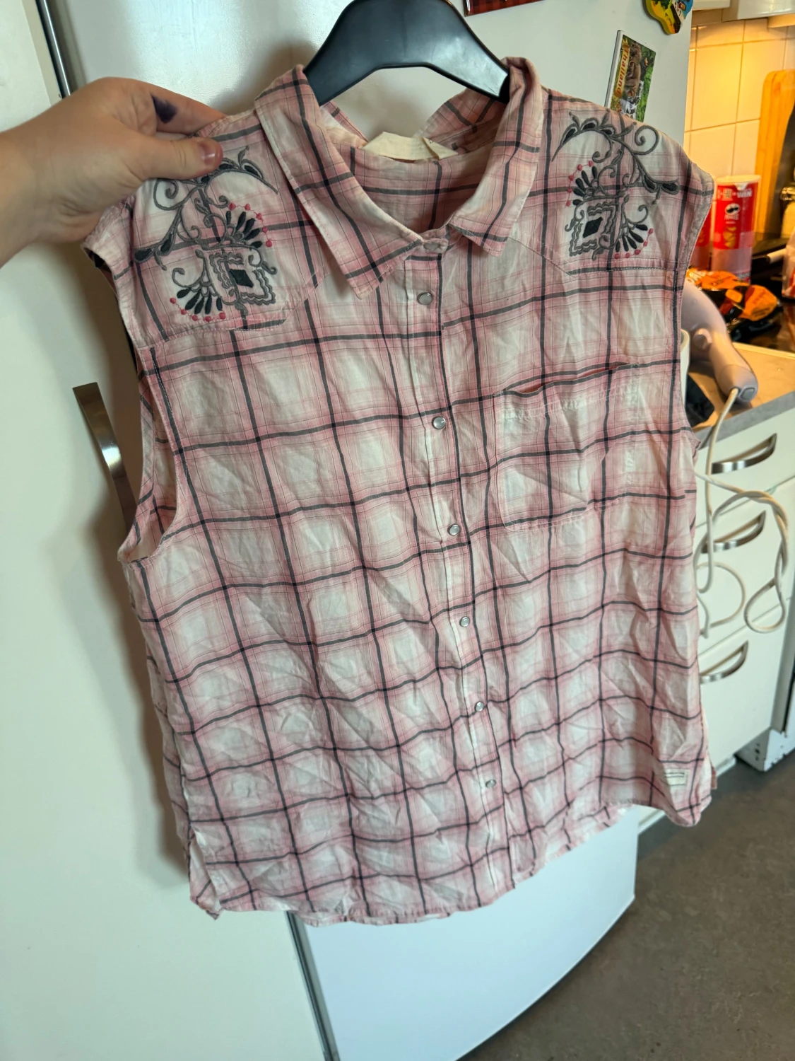 Ärmlös rutig skjorta med broderi - 3