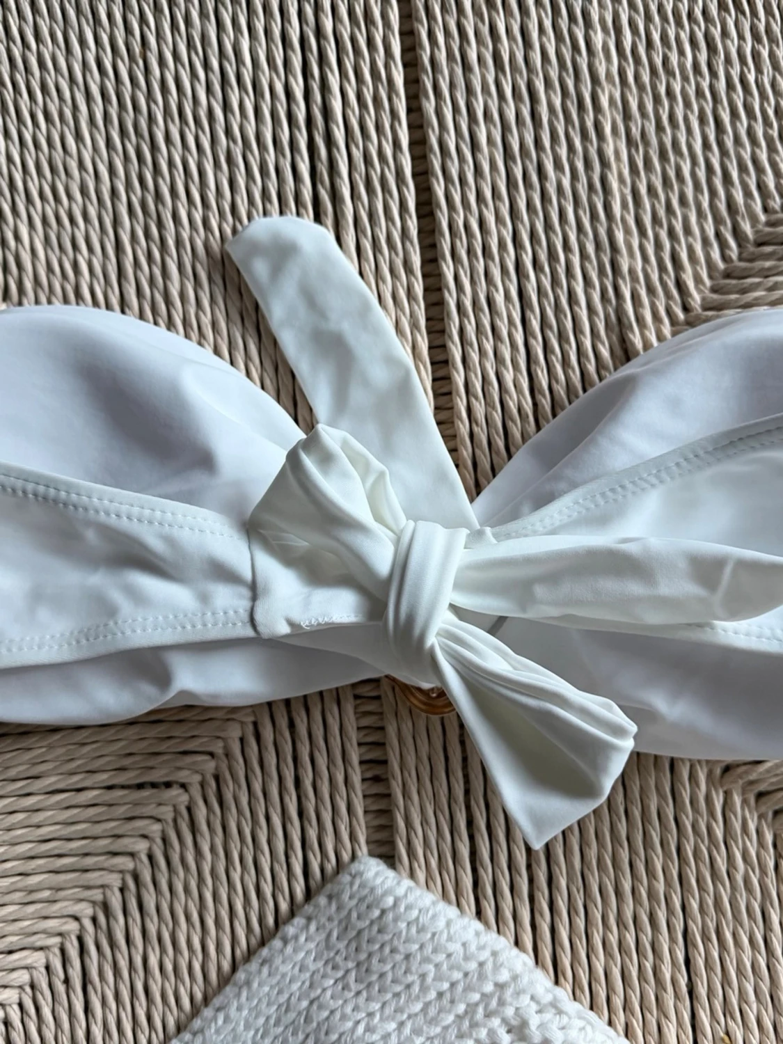 Vit bandeau tubtopp med gulddetalj - 1