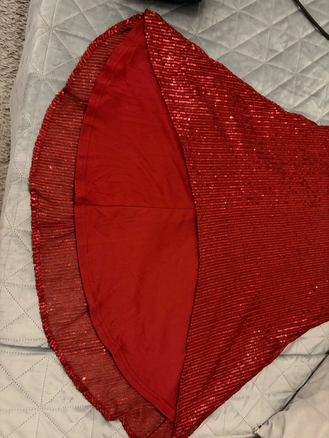 Vinröd glittrig långklänning med axelband - 2