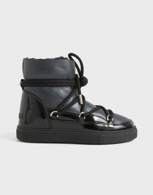 NYA Inuikii skor - Helt nya Inuikii skor, aldrig använda så perfekt skick. Skriv om du har frågor eller funderingar!